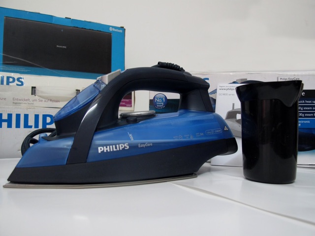 BÁN THANH LÝ BÀN ỦI PHILIPS HÀNG TRƯNG BÀY MODEL GC3550