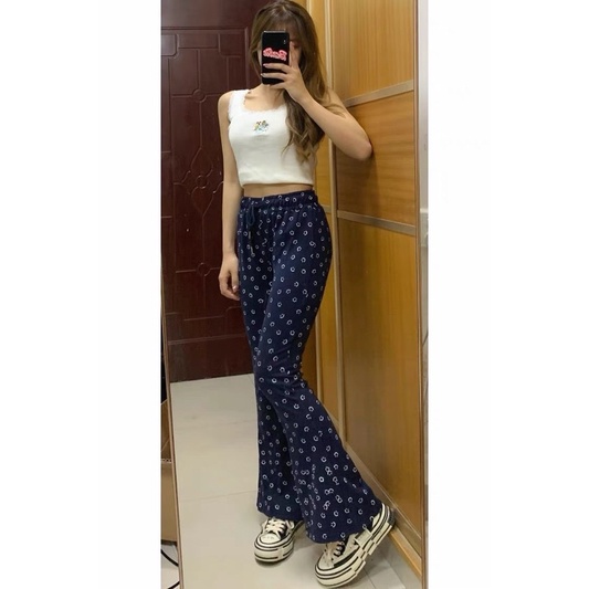 Quần ống loe lưng cao thể thao mặt cười | BigBuy360 - bigbuy360.vn