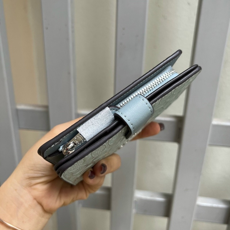 Ví Nữ cute Coach nhỡ khoá cài da thật, gân nổi chữ C trẻ trung, nhiều ngăn thẻ