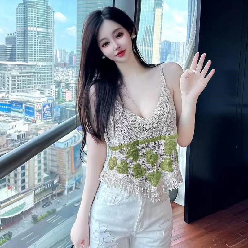 Áo Tank Top Cổ Chữ V Thêu Họa Tiết Trái Tim Phối Tua Rua Thời Trang Cho Nữ