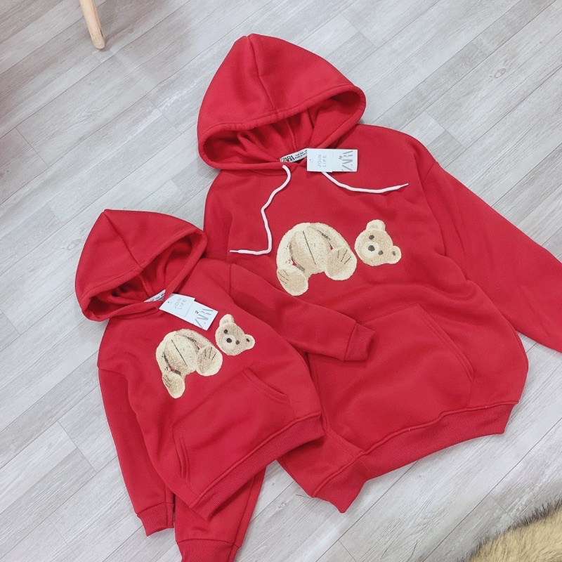 ÁO ĐÔI HODIE MŨ ĐỎ HÌNH GẤU CHO MẸ VÀ BÉ