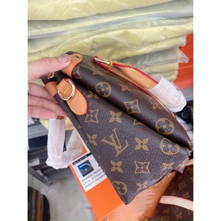 túi xách công sở size 25cm fullbox ạ