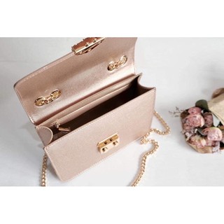 Túi đeo chéo Charles & Keith