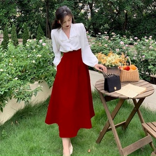 Set áo trắng cổ sen viền ngọc kèm chân váy