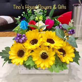 Giỏ hoa Hướng Dương sáp thơm 12 bông bằng gỗ PVC không thấm nước .