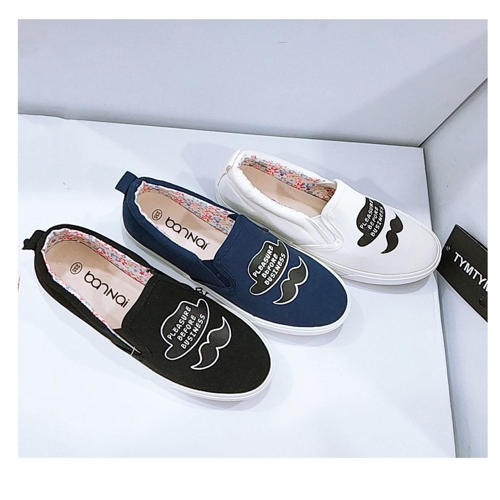 Giày slip on nữ râu cá tính | BigBuy360 - bigbuy360.vn