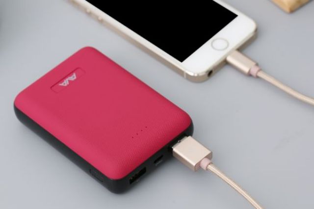 Pin sạc dự phòng chính hãng AVA dung lượng 10000  mAh,bảo hành 1 thang1 đổi 1.