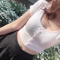 Áo croptop thun gân có nút đen và trắng