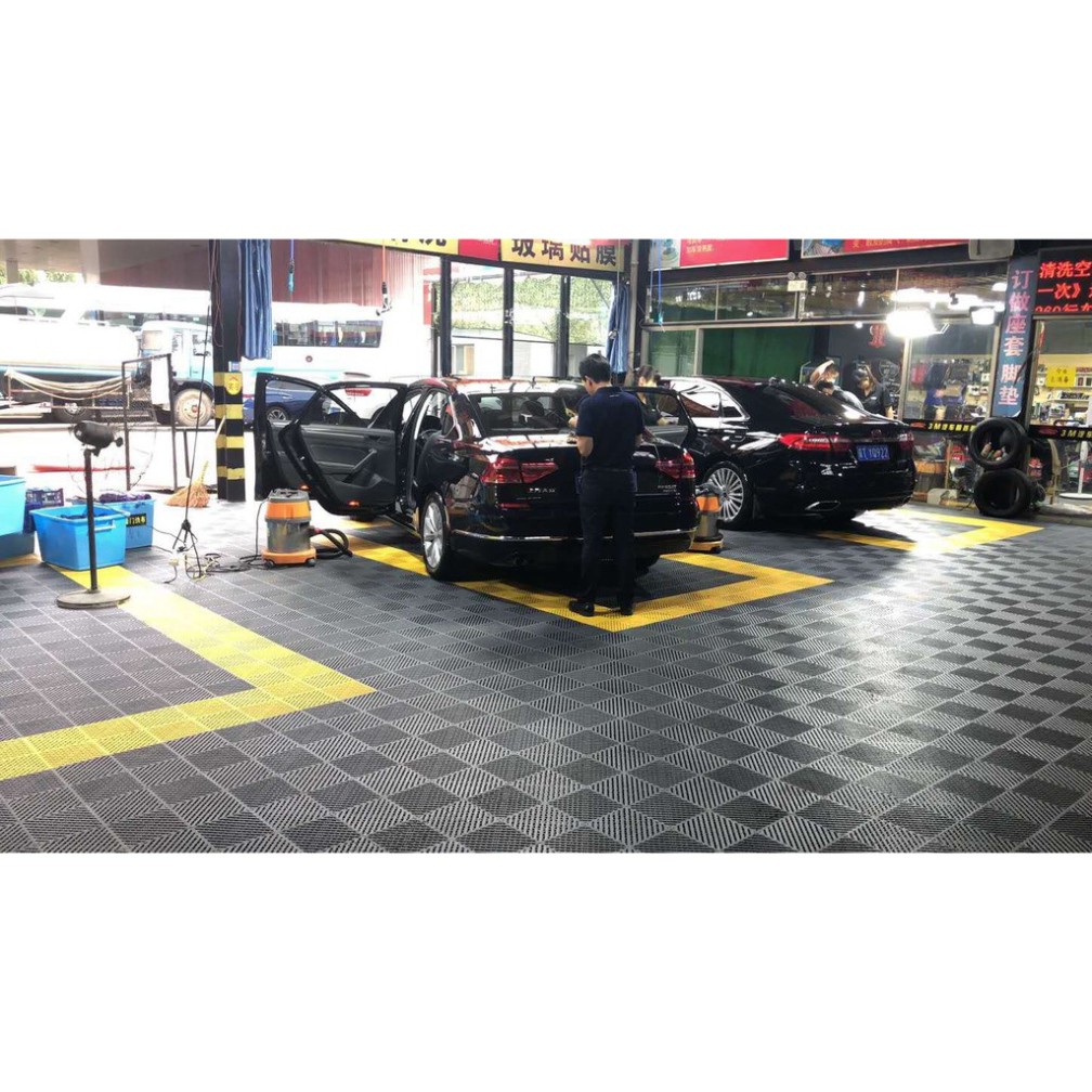 Tấm lót sàn nhựa PP cho trung tâm chăm sóc xe Gara ô tô thương hiệu KOiSU giá rẻ