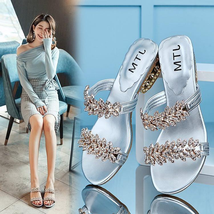 2020 dép rhinestone phụ nữ trung niên mới mùa hè Phiên bản hàn quốc của cỡ lớn và xỏ ngón size 4041