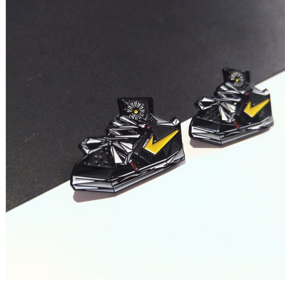 Huy hiệu đính giày cá tính hình đôi giày paranoise siêu ngầu | BigBuy360 - bigbuy360.vn