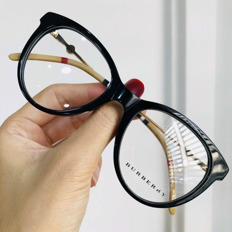 Kính Burberry