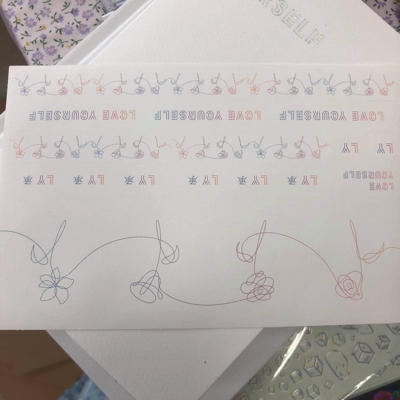 Hình dán l Nhãn dán l Sticker trong album Love yourself: Her của nhóm BTS
