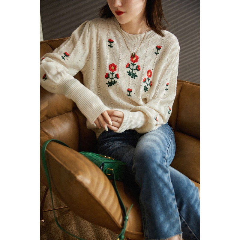 Áo len cổ tròn tay lồng đèn thêu hoa phong cách vintage thời trang mùa thu 2021 cho nữ