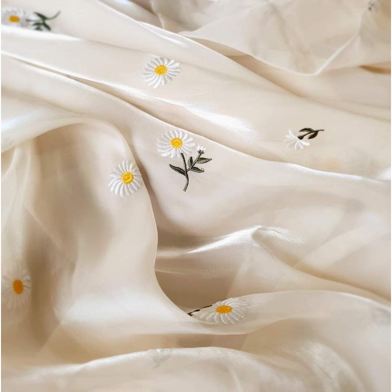 Vải tơ óng oganza thêu hoa cúc màu da