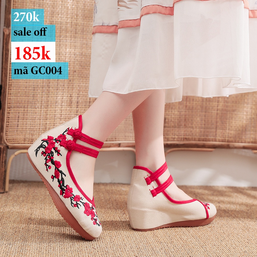 Giày thêu hoa đào 2 dây cài đế cao GC004