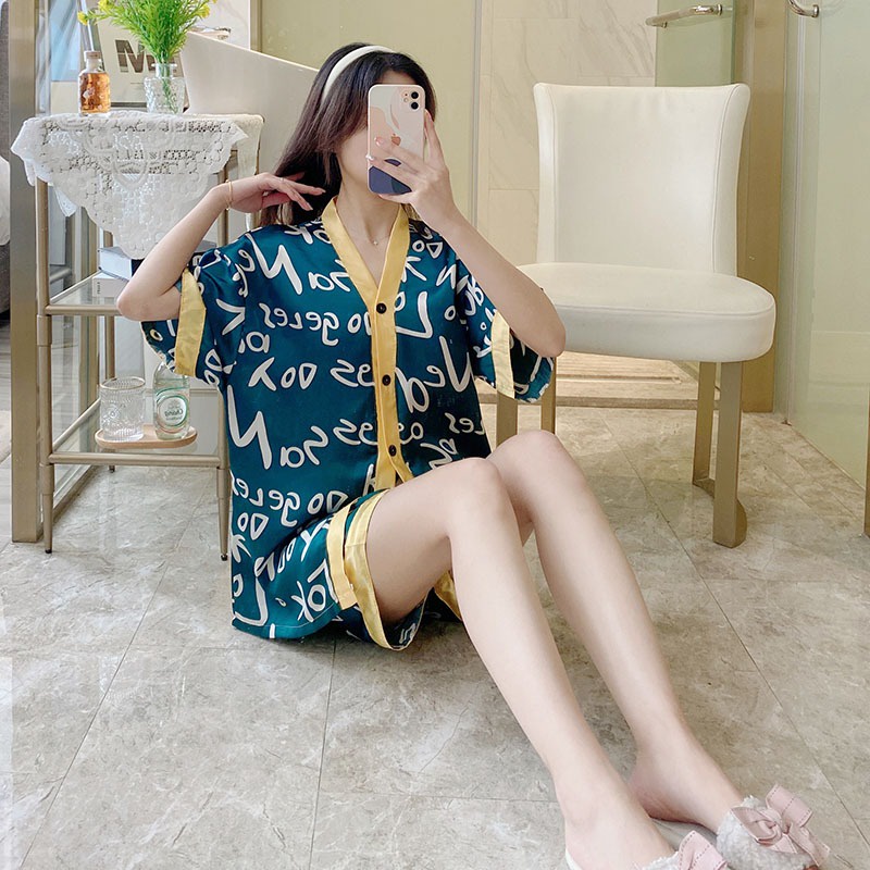 Bộ Đồ Ngủ Tay Ngắn Dáng Rộng Vải Lụa Satin Dành Cho Nữ