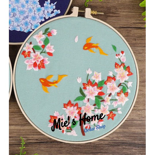 Kit thêu tay mẫu Hươu Bộ nguyên liệu tranh phong cảnh (kèm khung, vải in sẵn mẫu, chỉ thêu, kim) Mie's Home Handmade DIY