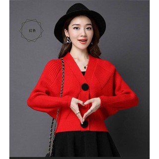 Áo khoác len dáng ngắn phối 3 nút to
