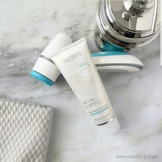 Máy Rửa Mặt LumiSpa Nuskin + Sữa rửa mặt