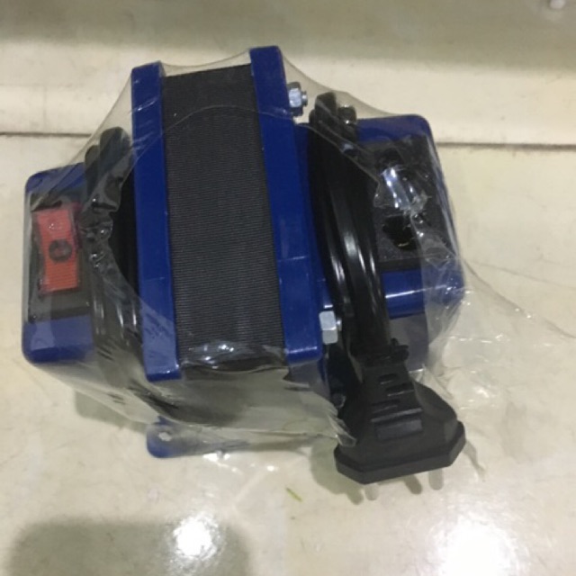 Đổi nguồn điện từ 220v sang 110v chuyên dùng cho hàng Nhật, có nhiều loại công suất và có nhiều mẫu khác nhau như trên.