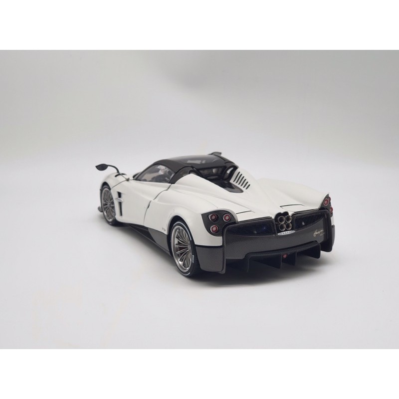 Xe Mô Hình Pagani Huyara 1:18 LCD ( Trắng)