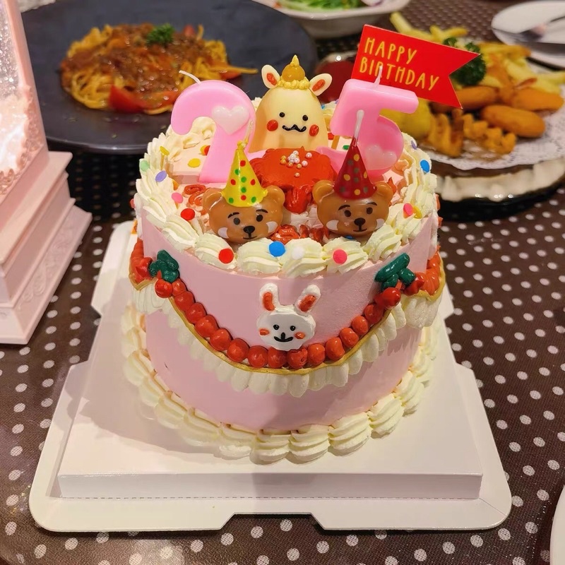 Nến đầu gấu nâu mũ chấm bi màu sắc trang trí sinh nhật, tiệc