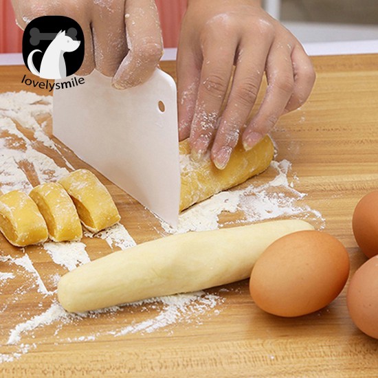 L ~✔ Dụng Cụ Cắt Bột Làm Bánh Bằng Nhựa Tiện Dụng Cho Nhà Bếp