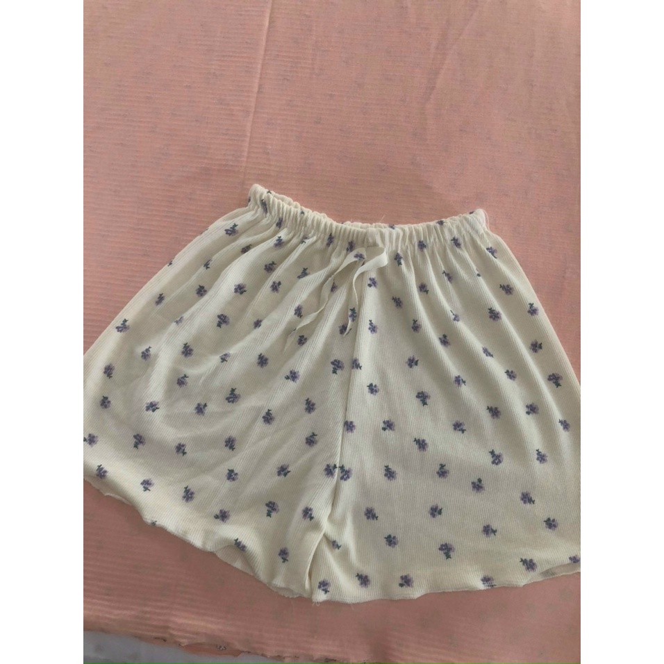 Quần đùi họa tiết ngẫu nhiên mặc ở nhà đi ngủ, kiểu dáng bánh bèo dễ thương cạp chun hàn quốc ulzzang | BigBuy360 - bigbuy360.vn