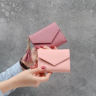 Ví ngắn tim cầm tay tua rua