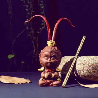 TƯỢNG TÔN NGỘ KHÔNG RÂU THẲNG GỐM TỬ SA KÈM GẬY NHƯ Ý