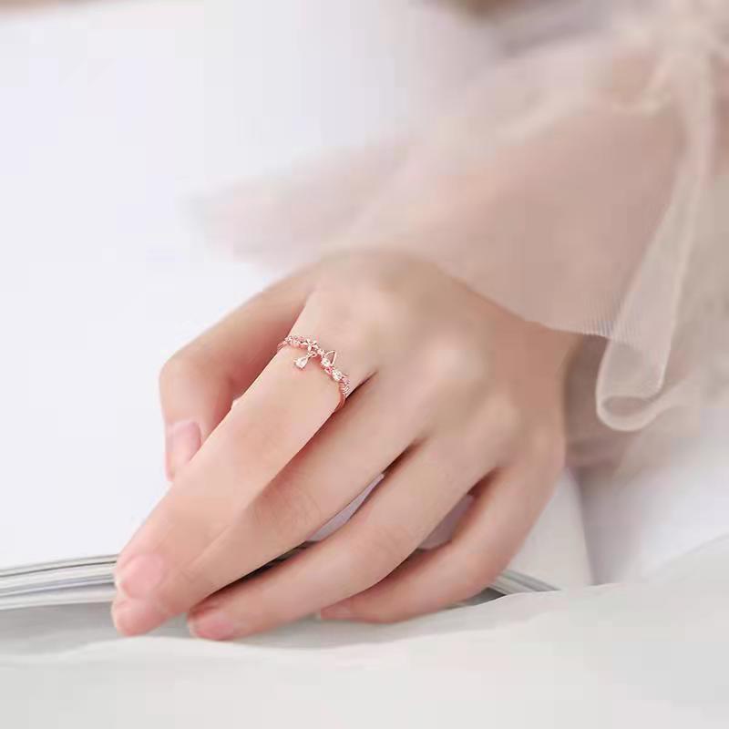 Nhẫn Đeo Tay Kim Loại Hình Vòng Hoa Đính Đá Sang Trọng