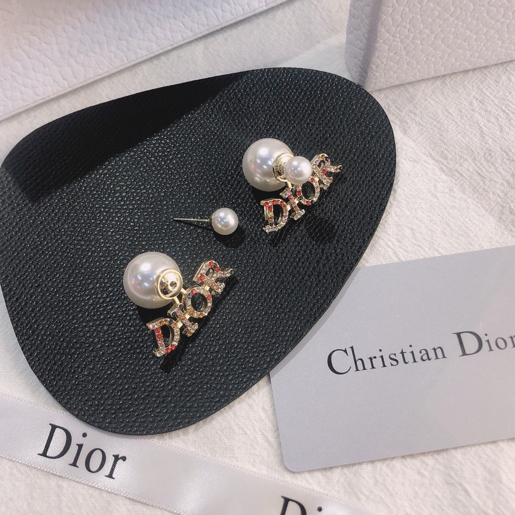 Đôi khuyên tai thiết kế chữ Dior đính đá sang trọng cho nữ