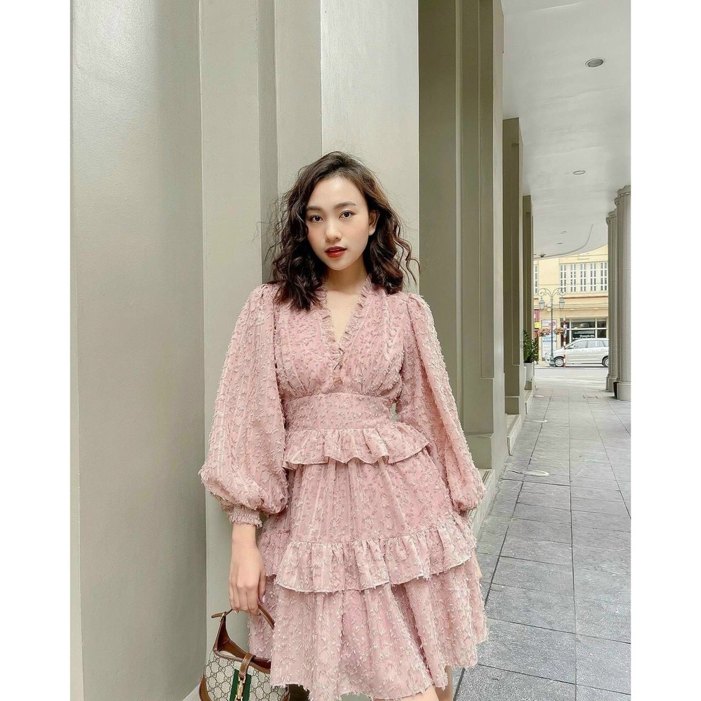 VÁY ĐẦM BỒNG TẦNG MÀU HỒNG CỔ V BÈO SIÊU XINH XẮN | BigBuy360 - bigbuy360.vn