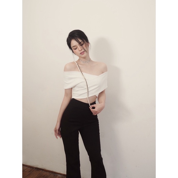 [Mã FAMARAL2 giảm 10K đơn 50K] Áo trễ vai H.I.U ROOM ANA top thiết kế vạt chéo cut out xu hướng hè 2022 H.I.U design | BigBuy360 - bigbuy360.vn