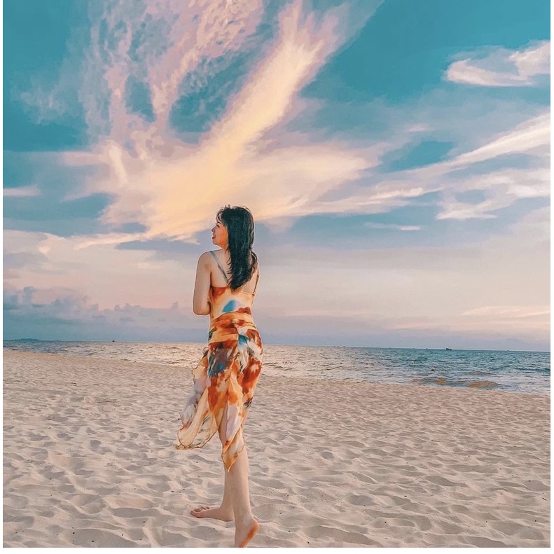 Bikini 1 mảnh cúp ngực kèm khăn quấn