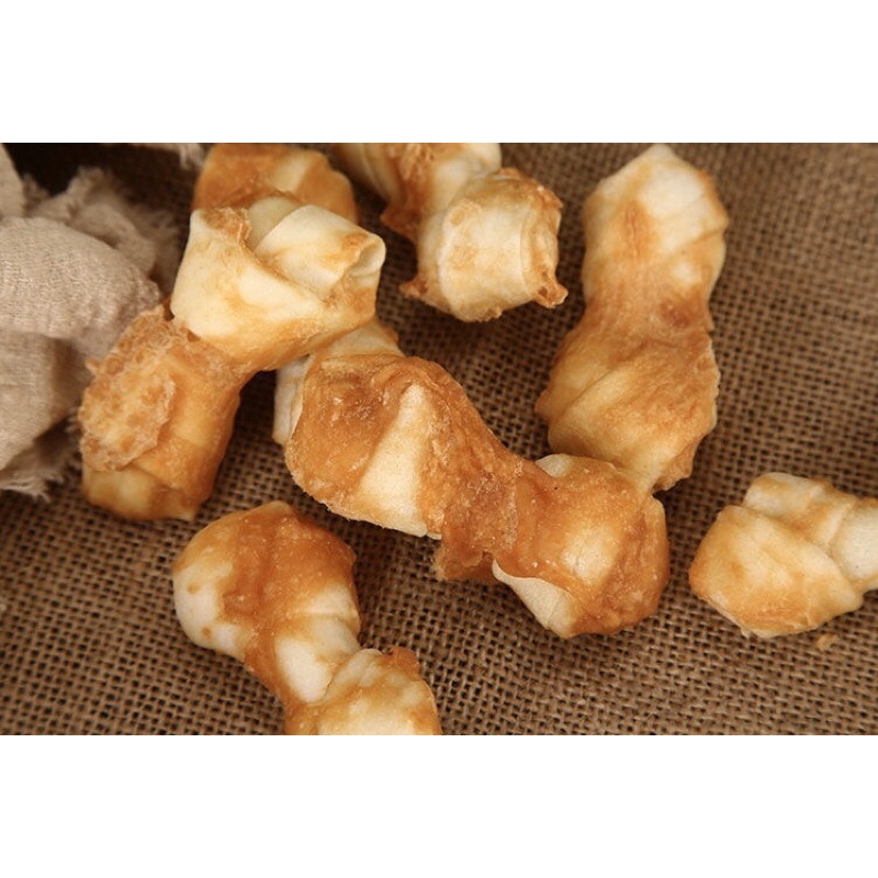 Bánh thưởng cho thú cưng gà bọc miếng da bò thường làm sạch răng