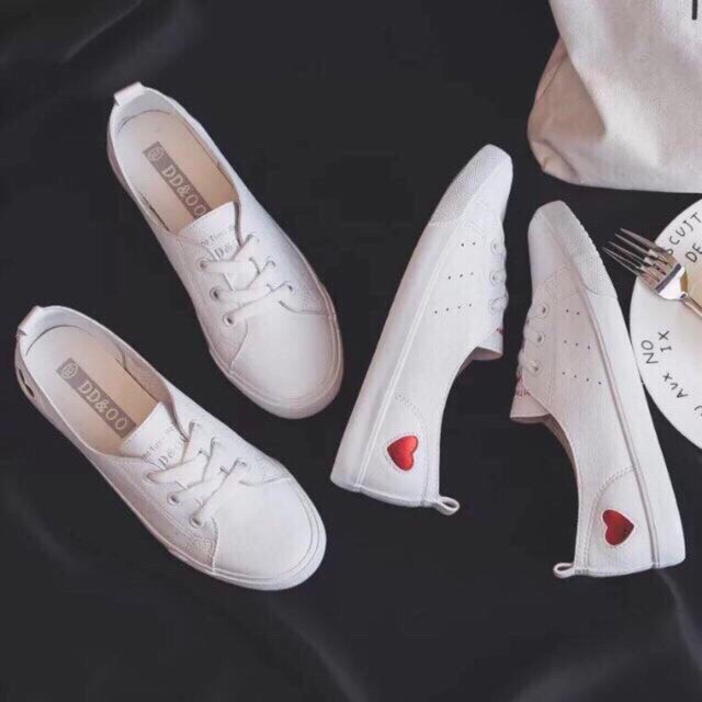 Giầy thể thao nữ in hình trái tim nhỏ