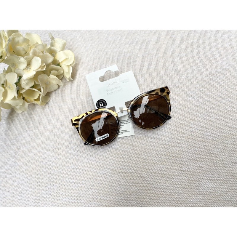 Kính phân cực Anko sang sịn mịn ạ, Có Mail mua hàng tại web của hãng.