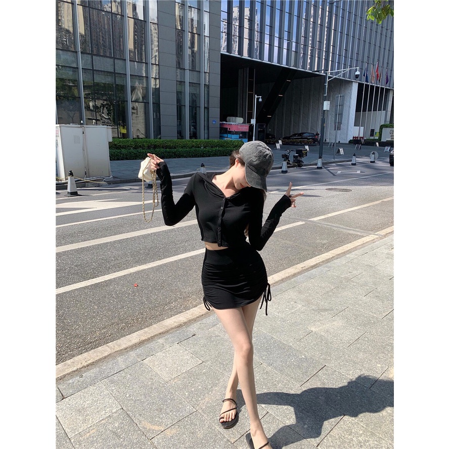 Set áo croptop dài tay đóng cúc mix chân váy rút hông quyến rũ/ Set 2 món áo và chân váy dáng ôm body trẻ trung cá tính | BigBuy360 - bigbuy360.vn