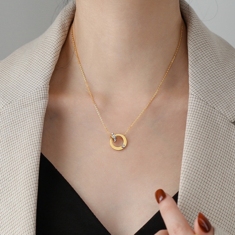 Dây chuyền nữ titan Eleanor Accessories mặt tròn đính đá phụ kiện trang sức 3467