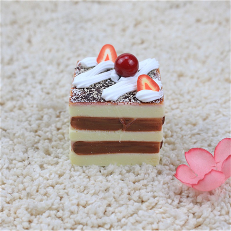 Đồ chơi mô phỏng đồ ăn nhân tạo phù hợp để giáo dục sớm cho trẻ hoặc trang trí nội thất