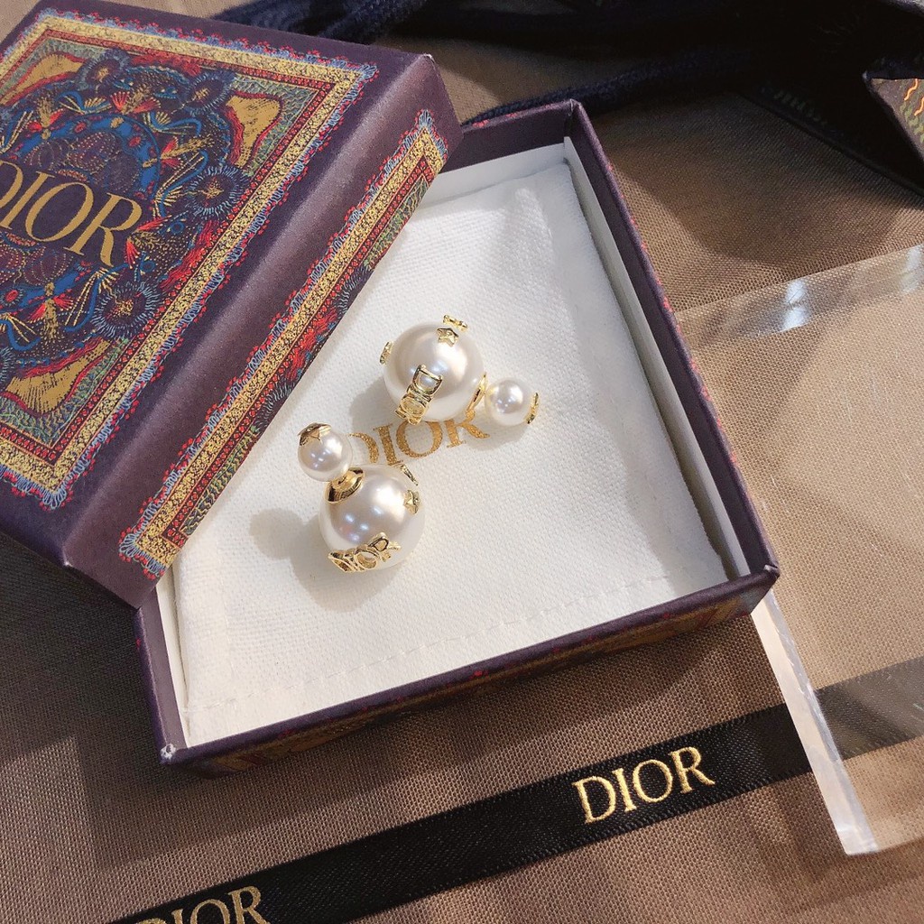 Bông tai chữ cá Dior đính đá ngọc trai thời trang cho nữ