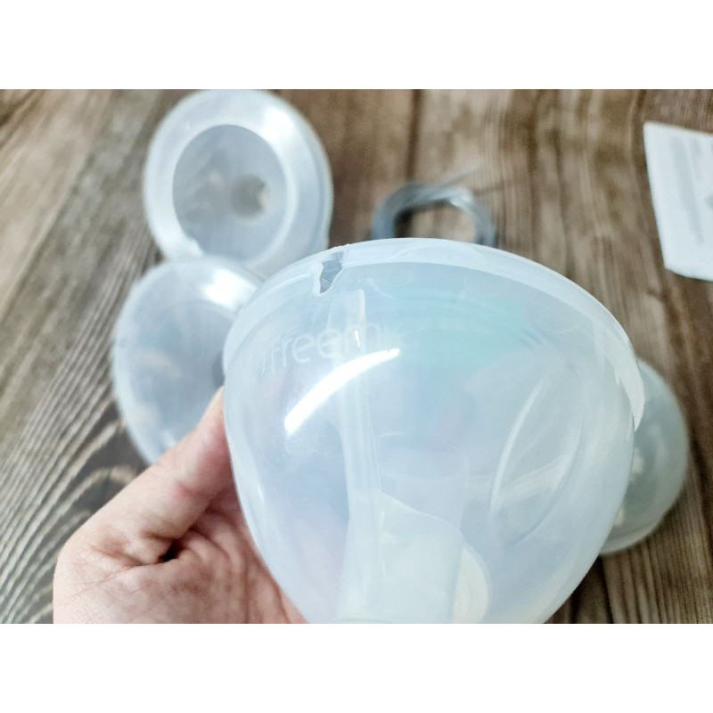 [Thanh lý] Bộ cup hút sữa rảnh tay Freemie, thuận tiện cho mẹ công sở bận rộn