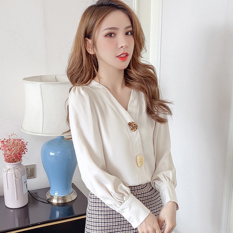 Áo kiểu tay phồng cổ chữ V thiết kế ngọt ngào cho phái nữ