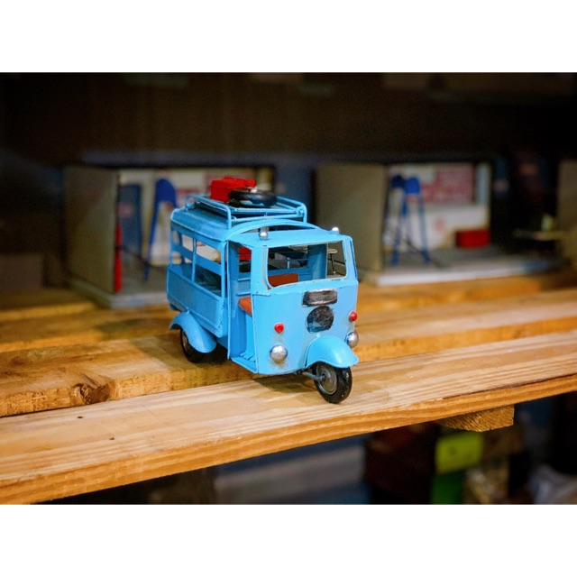 Mô hình trang trí kiểu xe Lam Việt Nam làm bằng tay