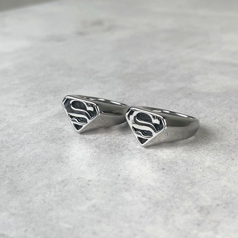 Nhẫn mặt tam giác chữ S THÉP TITAN KHÔNG GỈ