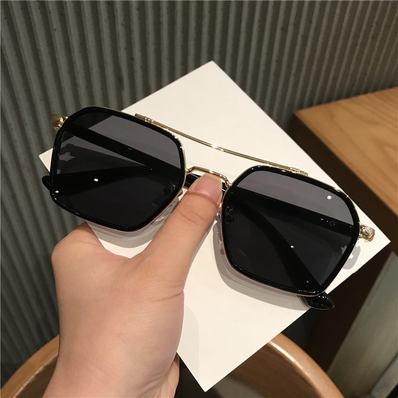 Kính mát gọng đen phong cách Hàn Quốc cho nam