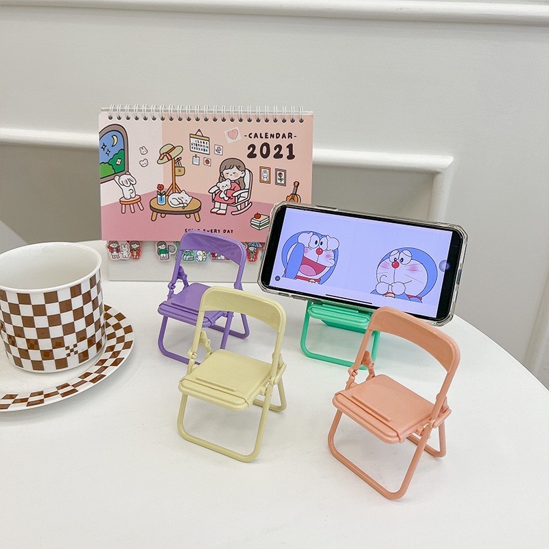 Đế gỗ, đế khung nhựa loại mini nhỏ và nhẹ, màu trắng đen kẹp giữ trưng bày hình ảnh, photocard, huy hiệu,...  size nhỏ