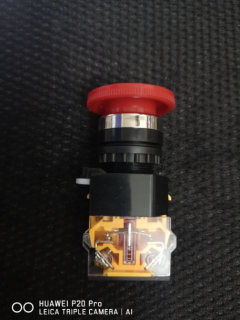 Nút dừng khẩn cấp phi 22